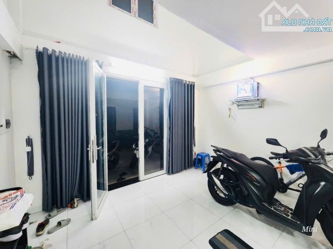 Bán nhà 2 mặt tiền hẻm Nguyễn Cửu Vân P17 Bình Thạnh 4 tầng BTCT 38m2 chỉ hơn 6 tỷ