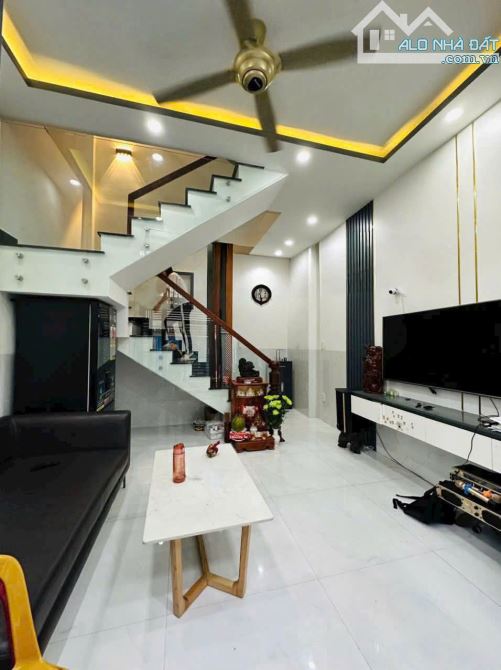 BÁN NHÀ 4 TẦNG CĂN GÓC HẺM 2M CÁCH 2/4 100M CÓ 3PN 2WC GIÁ 2TY880-VẠN THẮNG
