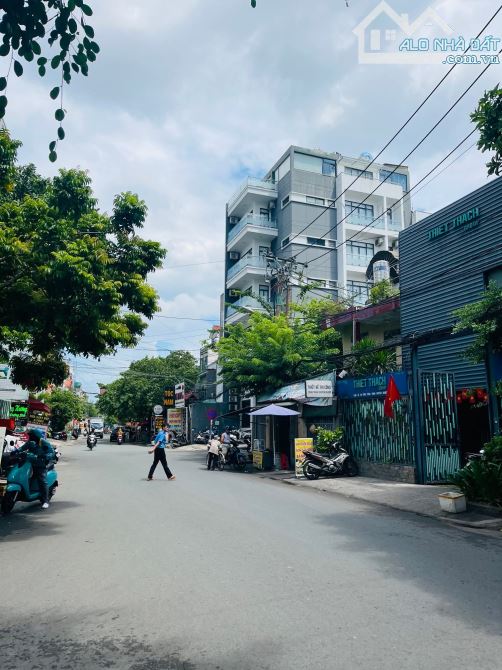 Bán Nhà Lô Góc HXH 8m Đường Nguyễn Văn Thương (D1), Bình Thạnh, DT 5.3 x 23m, Giá 25.9 Tỷ