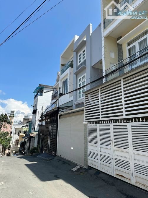 NHÀ MỚI ĐẸP MẶT TIỀN TRUNG TÂM ĐÀ LẠT P2 59M2 NGANG 4,5M 3 TẦNG