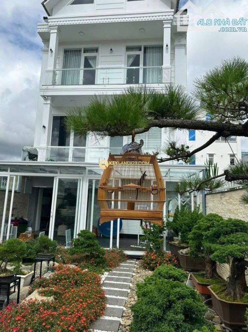 BÁN VILLA SÂN VƯỜN VỚI THIẾT KẾ SANG TRỌNG TẶNG VƯỜN BONSAI CÓ GIÁ TRỊ