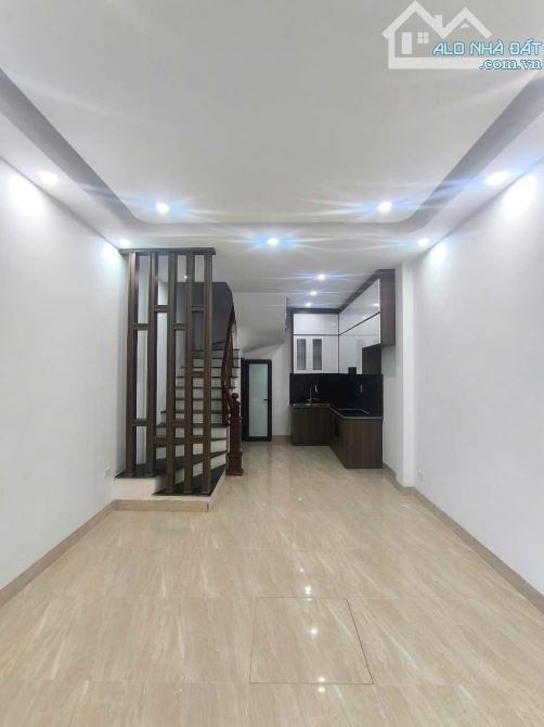 Bán nhà Cự Khối Long Biên Hà Nội  S : 34m2 * 5 tầng * 4,5m * 5,350 tỷ