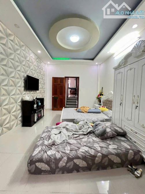 Bán nhà cạnh khu cityland , dt 120 m2 , giá 13 tỷ , HXH 7m  đường Nguyễn Văn Lượng
