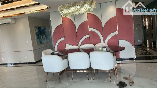 Cho thuê căn hộ THE FLEMINGTON, đường Lê Đại Hành, P.15 Quận 11 : -	Căn lớn: 220m2
