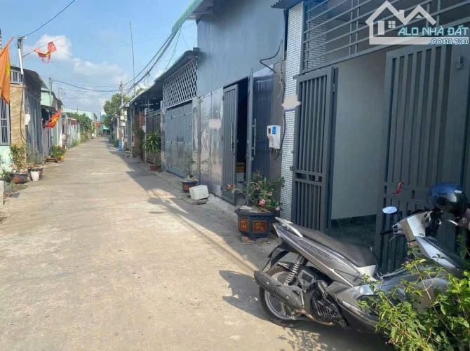 💥Cha mẹ già bán nhà lên ở cùng con cái ngay sau chợ hóc môn ở tân hiệp giá 700Triệu💥