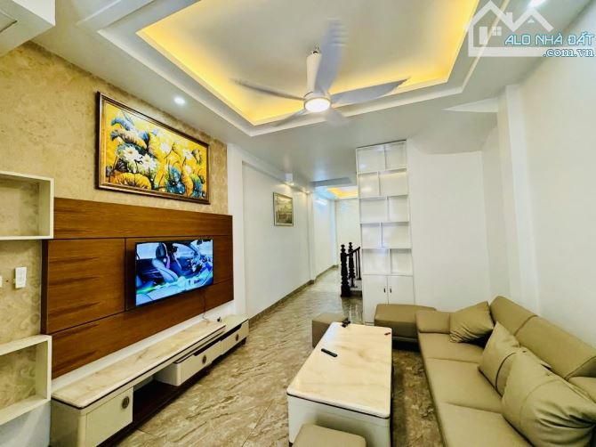 BÁN NHÀ GIÁ HỢP LÝ- 45Mx4PN, NGỌC THUỴ, LONG BIÊN- NGÕ ĐẸP,40M ÔTÔ TRÁNH, DÂN TRÍ-CHẴN 7tỷ