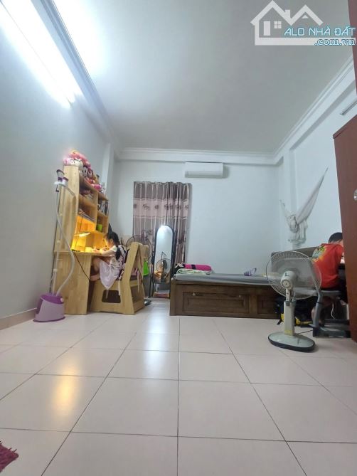CHO THUÊ PHÒNG TRỌ CHO SINH VIÊN – PHỐ THÚY LĨNH – PHÒNG RỘNG 30M², ĐỦ ĐỒ, VÀO Ở NGAY – CH