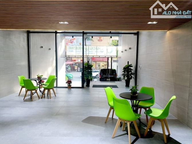 BÁN NHÀ, hẻm xe hơi đường 3/2. Q.10. Dt: 5m x 10m. Giá: 5 tỷ.