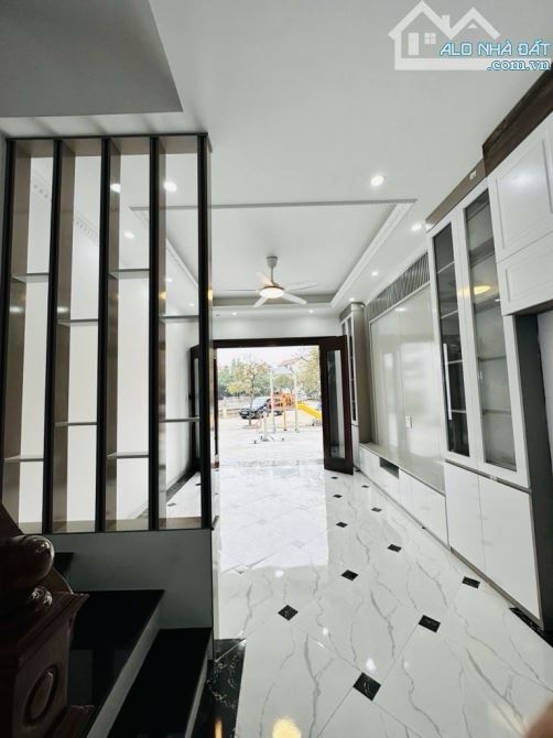 Bán Nhà Đại Cát - Ở Cực Sướng - View Hồ-Sân Chơi - Sân Đỗ Ô Tô - 5 Tỷ Nhỉnh