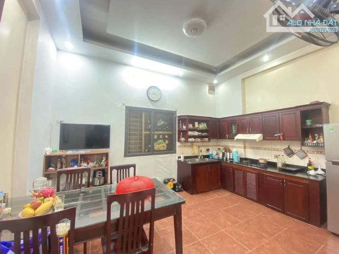 BÁN GẤP NHÀ 5 TẦNG NGÕ KIM MÃ,BA ĐÌNH.DT:115m2,MT:5,1M.NGÕ Ô TÔ QUA NHÀ.NHÀ CÁCH MP 30M.