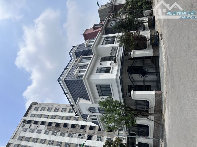 Bán Biệt Thự Mặt Phố Sa Đôi Nam Từ Liêm 206M Lô Góc 3 Mặt Tiền Vị Trí Đẹp Nhất Phố