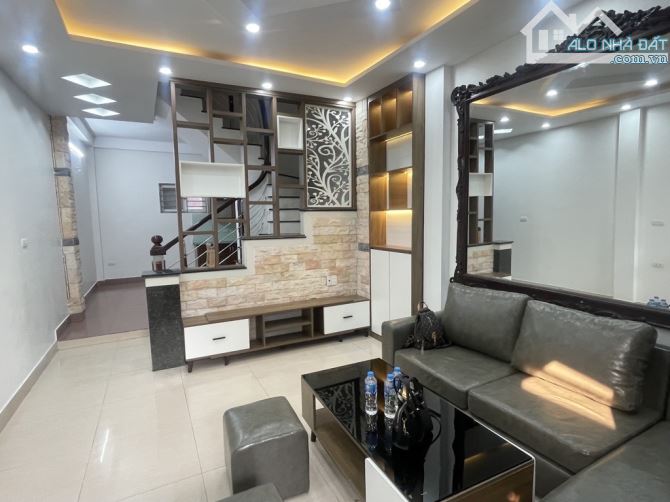 Bán nhà 40m2, dân xây chắc chắn, Thạch Bàn, Long Biên, ngõ nông