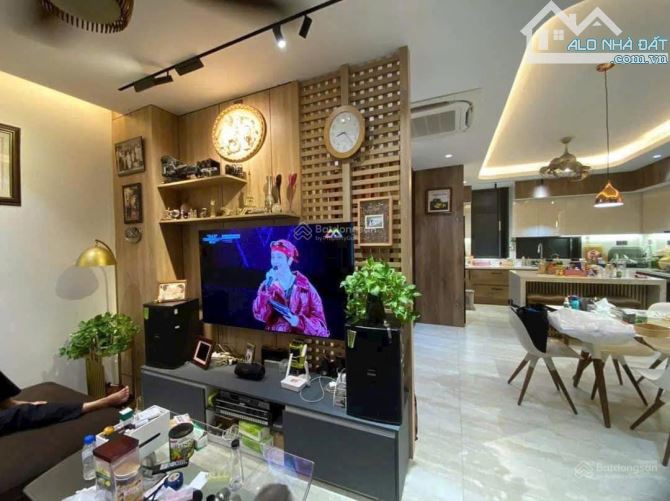 Định cư bán gấp biệt thự góc 2 mặt HXH ngang khủng 12x15m đường Lê Văn Sỹ  chỉ 28,9 Tỷ