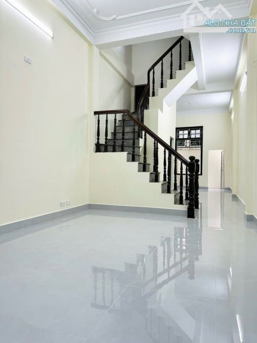 BÁN NHÀ NGỌC THUỴ - Ô TÔ- KINH DOANH - HÀNG HIẾM -  DT39M-4T-Giá 8.8T