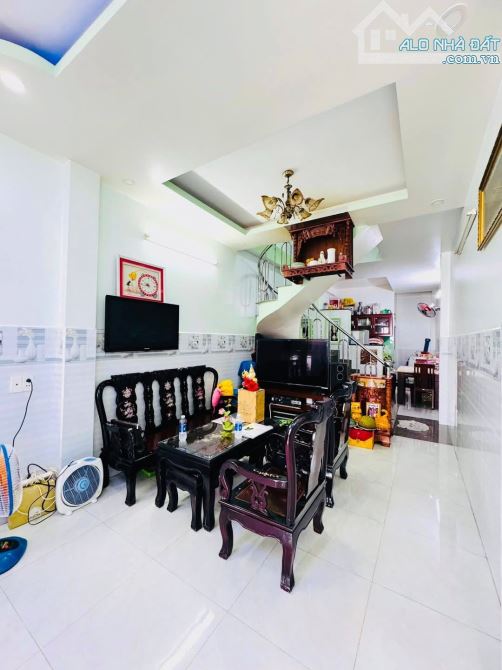 💥BÁN NHÀ TÊN LỬA 55M2 ĐI BỘ QUA AEON ĐÚC BTCT MỚI👉 2 TẦNG NHÀ KO QUY HOẠCH