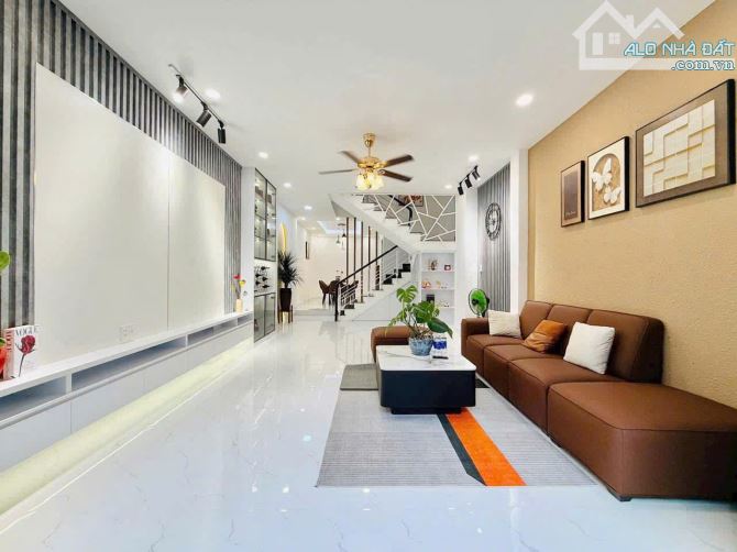 Căn Nhà Bao Đẹp Ngay Đ.Huỳnh Tấn Phát, Q.7 48m2 SHR 3Tầng 4PN Có HDT18Tr Chỉ Cần 3.190Tỷ