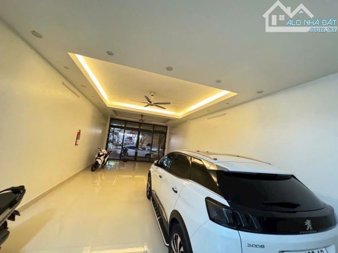 Cho Thuê Nhà Cổ Linh, Long Biên 106m2, 6T, giá 50 triệu (Vỉa hè, thang máy, kinh doanh)