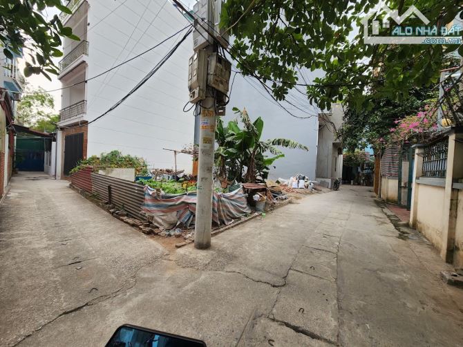 Liên Ninh Thanh Trì cần bán 96m2 ĐẤT Lô góc Ô tô mt 5,7m 8.x tỷ