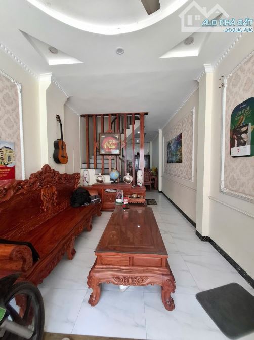 BÁN NHÀ BÁT KHỐI LONG BIÊN 45m 5 TẦNG NGÕ Ô TÔ GẦN PHỐ NHÀ MỚI ĐẸP 2 THOÁNG GIÁ 8 TỶ