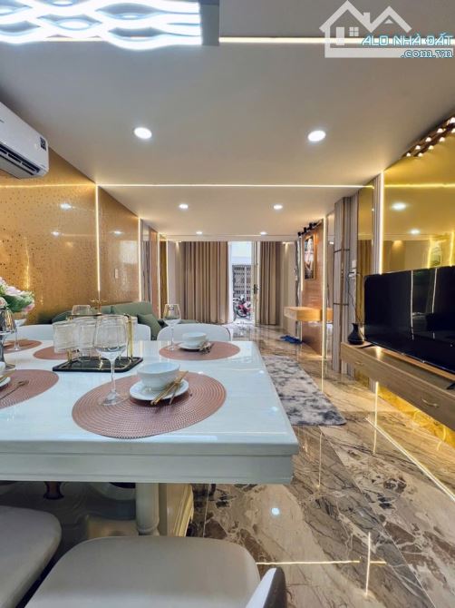 Bán nhà phường 10 Tân Bình, Ni Sư Huỳnh Liên, 3 tầng, dòng tiền 17tr/tháng, giá 5.85 tỷ