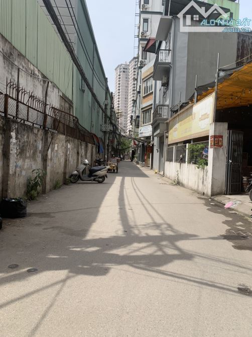 Nhà đẹp Nguyễn Khánh Toàn 50m2*5T, mt 4.5m kinh doanh, gần ô tô, 2 thoáng 15.8 tỷ