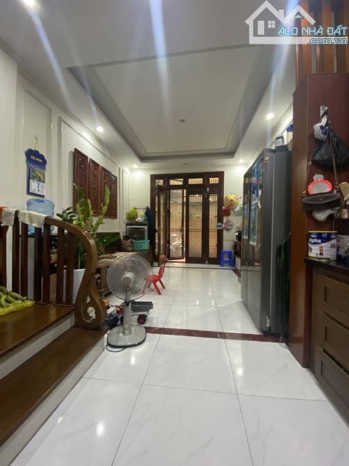 Tôi cần bán nhà phố Hồ Tùng Mậu 34m2 5 tầng 3,9 m mặt tiền