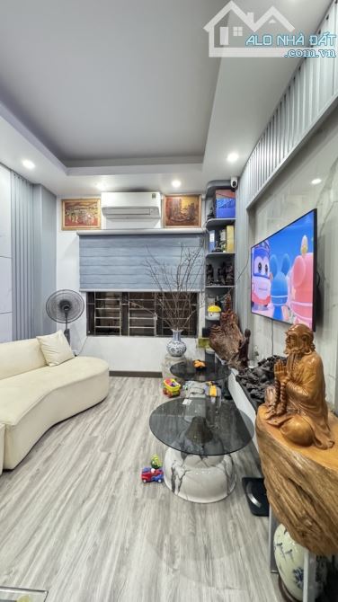Tam Trinh- RỘNG RÃI, ĐẸP Ở NGAY- 50m2- 8.25 tỏi