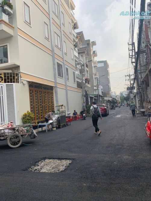 Bán nhà 1/ Quảng Hàm, Gò Vấp, Giá chỉ :12,5 tỷ, 4,5m x 23m, 4PN, 4WC, PK, PB, gara xe hơi,