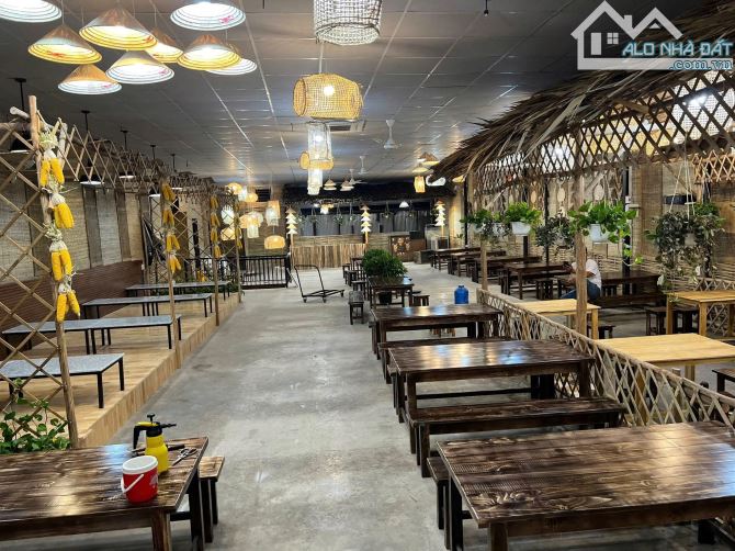 Cho thuê nhà mặt tiền đường 3/2 đối diện đhct ngang 9m giá 80 triệu