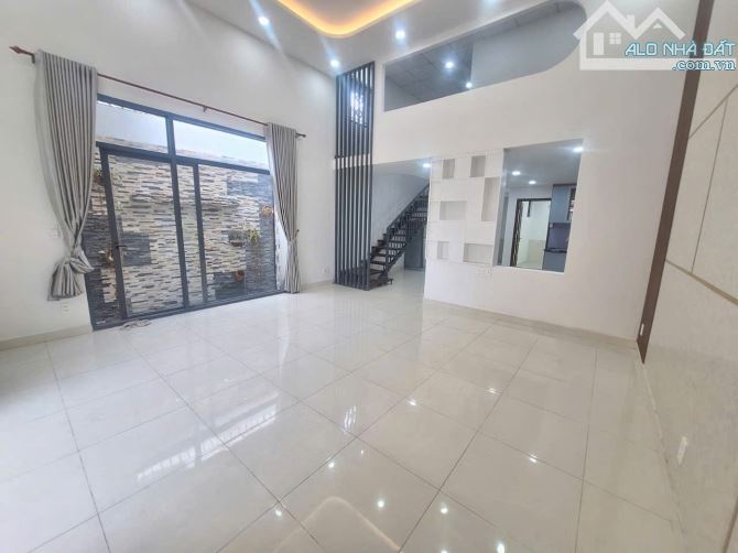 Nhà Khu VIP ngay Kiến Thiết, Hiệp Phú - Ôtô ngủ trong nhà - 122m2, 2tầng - Chỉ 6.2tỷ.