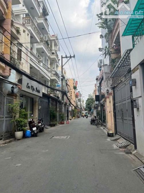 NHÀ ĐẸP QUANG TRUNG GV - GẦN NGÃ 4 VỚI PHẠM VĂN CHIÊU - 2 MẶT HẺM TRƯỚC SAU - 40M² - 3 TẦN