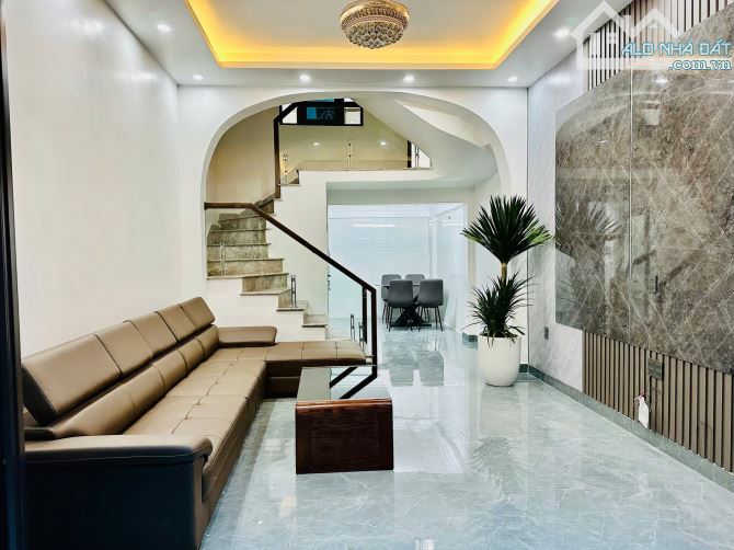 Bán nhà 3 tầng mới tinh về ở luôn ngõ 229 Hàng Kênh