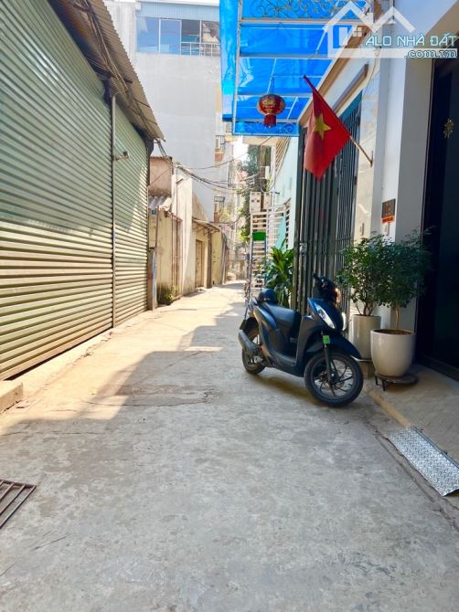 ĐẤT ĐẸP PHỐ NGUYỄN LÀM LB DT97M MT5,5M GIÁ 10,8 TỶ Ô TÔ VÀO ĐẤT GẦN PHỐ.