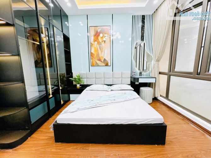 Bán nhà Trần Nhật Duật 45m x 4 Tầng, Ô tô đỗ cửa, giá đầu tư