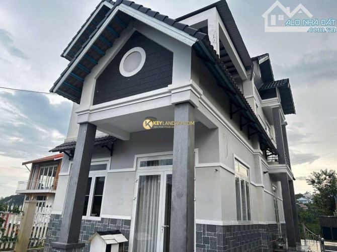VILLA VIEW THUNG LŨNG RỪNG THÔNG 300M2 VUÔNG VỨC 3 TẦNG