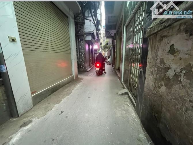 BÁN NHÀ MẶT NGÕ TÔN THẤT TÙNG ĐÔNG ĐA 44M2;5 TẦNG;MẶT 3,5M;6 PN;9,8 TỶ.NHÀ TIỆN,TRUNG TÂM