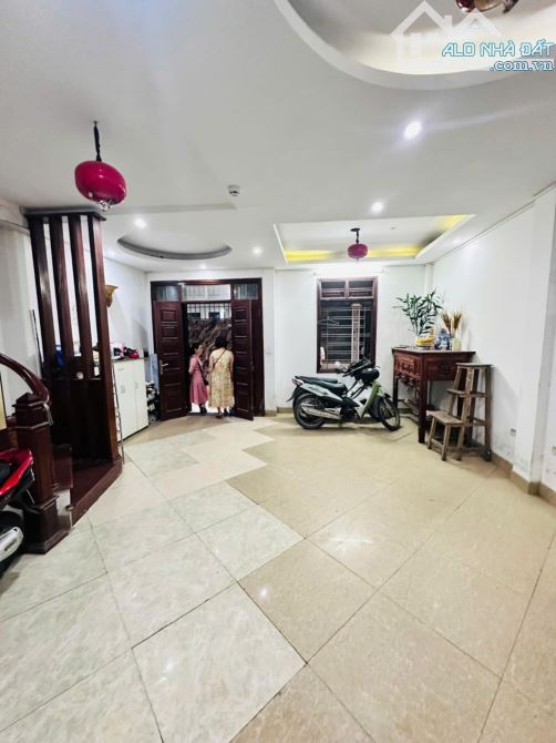 Bán nhà  Phân lô Doãn Kế Thiện DT 39 m2 x 5 tầng, mt 5 m -Giá 11.35 tỷ