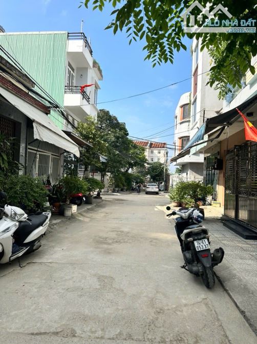 🎉🎉Nhà 2 Tầng lô góc 2 mặt kiệt oto, chủ xác định bán đất. ( có thể mua 2 căn liền kề )