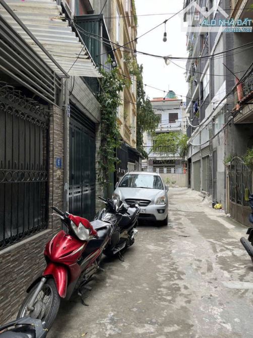 Bán nhà Tân Mai - Hoàng Mai. DT 50m x 4 tầng, ô tô vào nhà, thông thoáng, gần phố Tân Mai