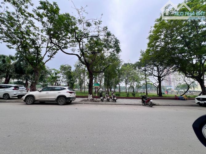 MẶT PHỐ ĐỀN LỪ - 139M² - MẶT TIỀN 5M - GIÁ 59.5 TỶ - HAI THOÁNG - KINH DOANH ĐỈNH CAO - KH