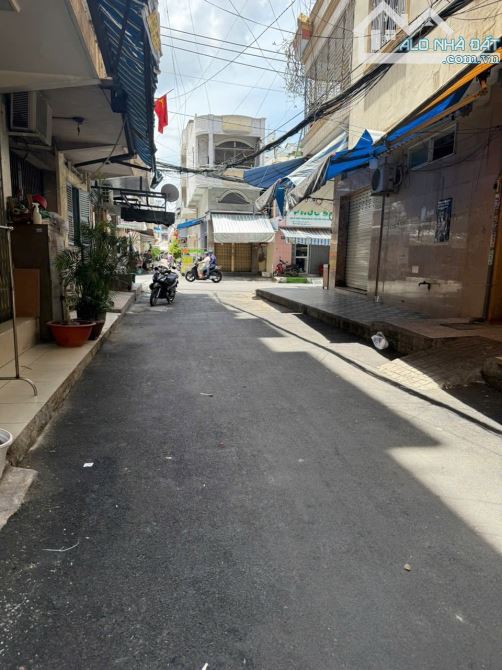 LÃNH BINH THĂNG QUẬN 11 - 40M2 KO LỘ GIỚI - HẺM Ô TÔ 4 TẦNG SÂN THƯỢNG.