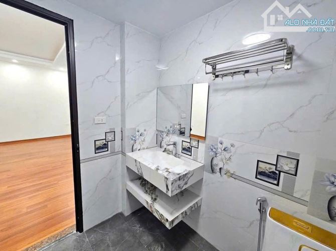 Bán nhà HXH 8m đường Dương Quãng Hàm , dt 60 m2 , giá 9 tỷ nhỉnh