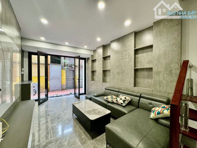 DÂN XÂY Đàm Quang Trung 45m,4 tầng,full nội thất,gần phố,ô tô đỗ cổng,chỉ hơn 8 tỷ