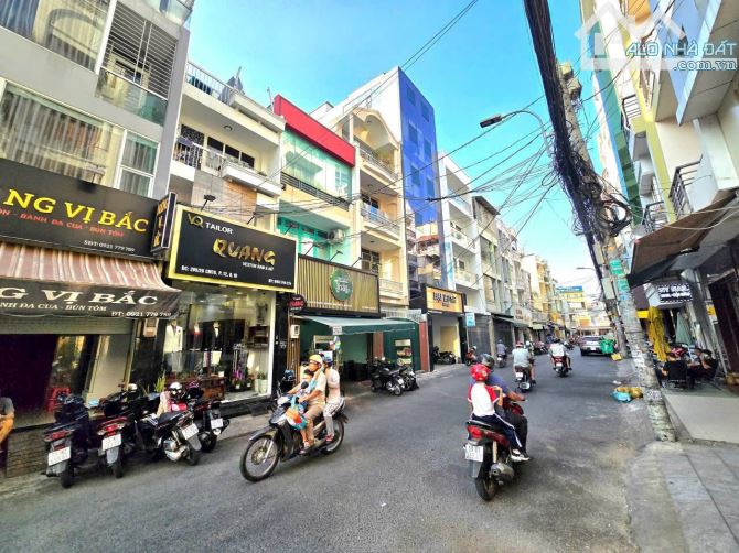 Bán nhà đường Phạm Văn Hai, P3, Tân Bình. DT: 133 m2 giá chỉ hơn 140 tr/m2