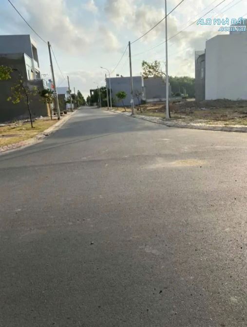 BÁN NHANH NHÀ MỚI 1 TRỆT 3 LẦU KHANG LINH - PHƯỜNG 11 - DT 92M2 NGANG 5M - GÓC 2 MẶT