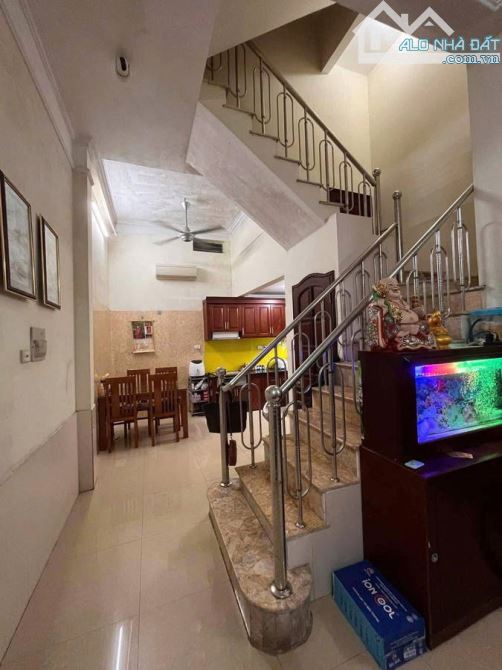 Bán gấp siêu phẩm nhà Cầu Giấy 40m2 – 5 Tầng -  Mặt tiền - 4.5m – Giá chỉ 8 tỷ