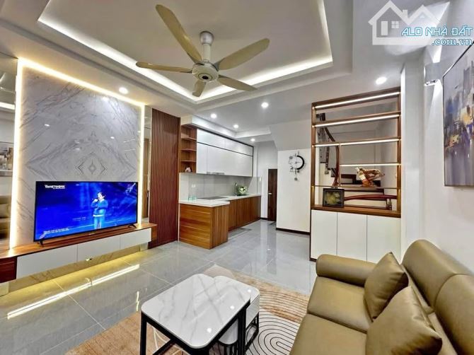 BÁN NHÀ KIM MÃ  BA ĐÌNH - 30M2 - 6 TỶ - FULL NỘI THÂT - GẦN PHỐ - 10M RA OTO