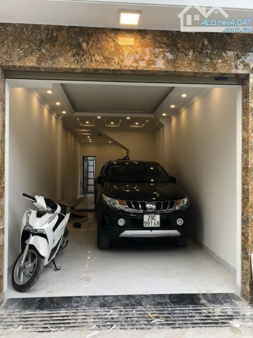 Cho Thuê Nhà Phố Trạm, Long Biên 55m2, 4T, giá 14 triệu (Lô góc, ô tô vào)