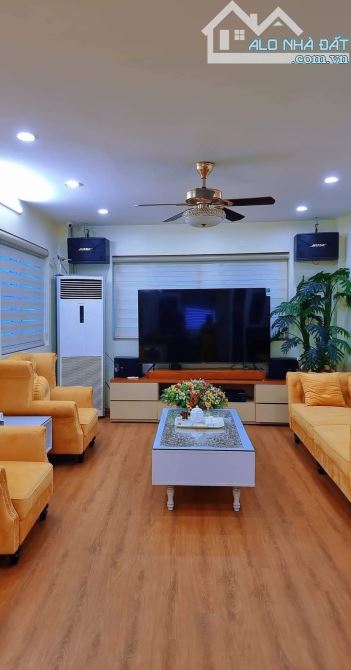 BÁN GẤP NHÀ 4 TẦNG PHỐ KIM MÃ.DT:45M2.NHÀ CÒN MỚI VỀ Ở ĐƯỢC LUÔN.NGÕ TRƯỚC NHÀ Ô TÔ TRÁNH.