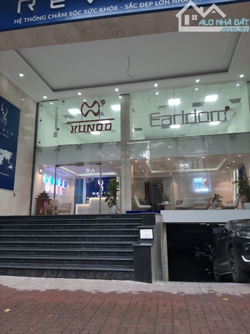 Cho thuê văn phòng tại 352 Phố Huế, 270 m2 giá 95 triệu, quận Hai Bà Trưng